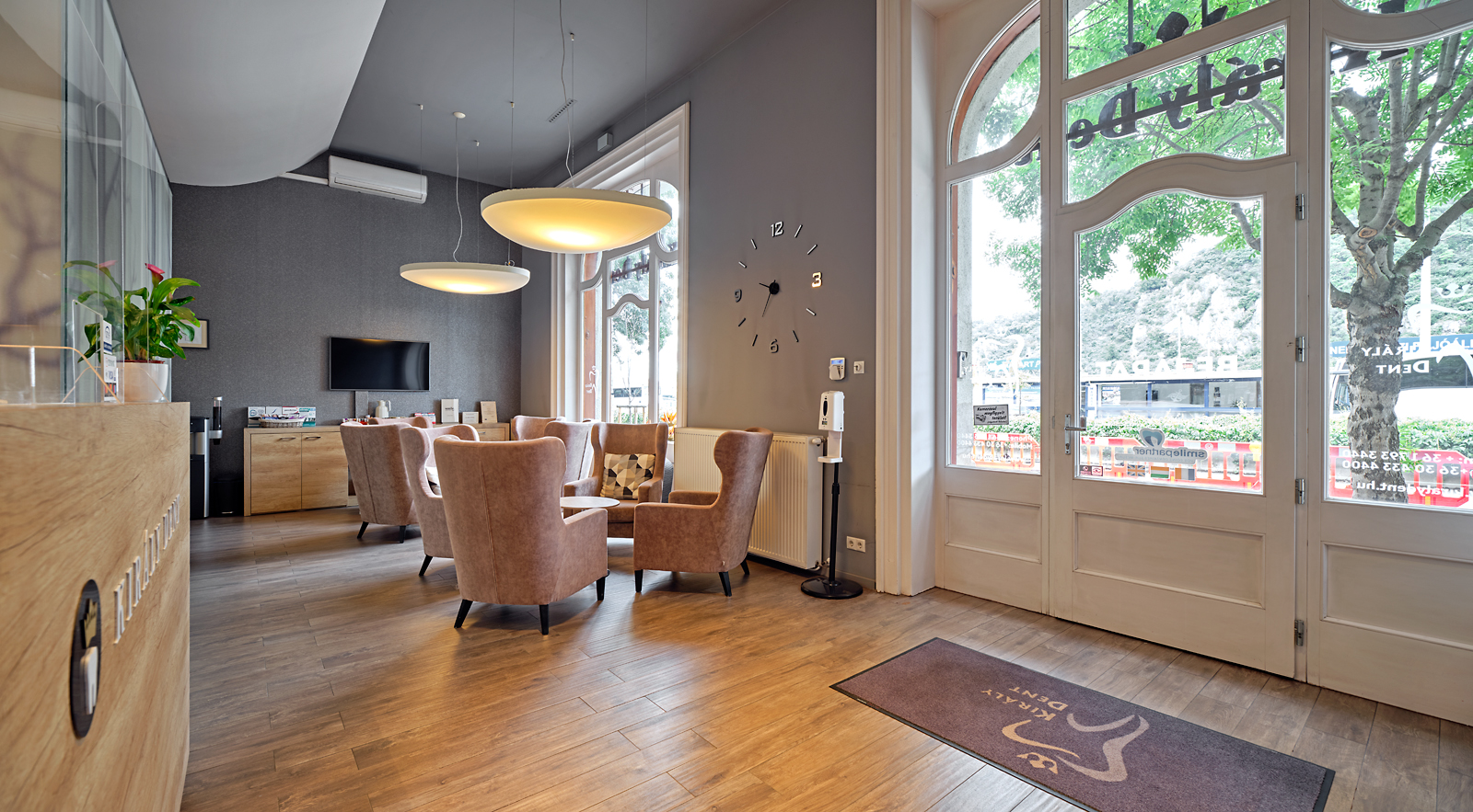 Dental clinic reception